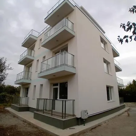Appartement Penthouse Cu 270 De Grade Boekarest